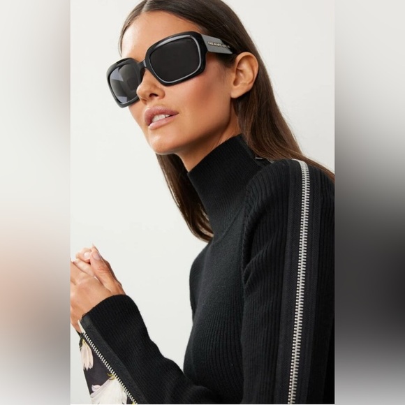 EUC Marc Jacobs Black Rectangle Sunglasses - Picture 1 of 8